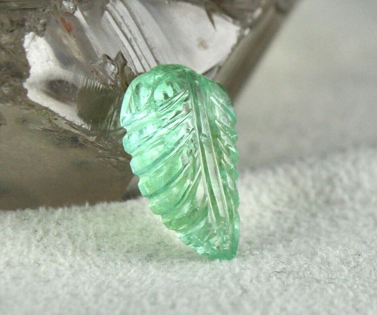 NATURAL COLOMBIAN EMERALD CARVED LEAF 6.48 CARATS GEMSTONE FOR PENDANT DESIGNING