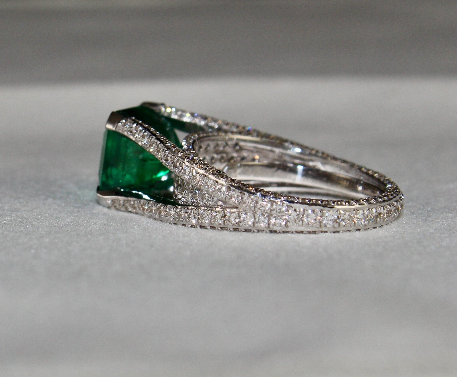 Certified Natural Emerald 4.95ct Square 18k Gold Natural Diamond Ring For Women