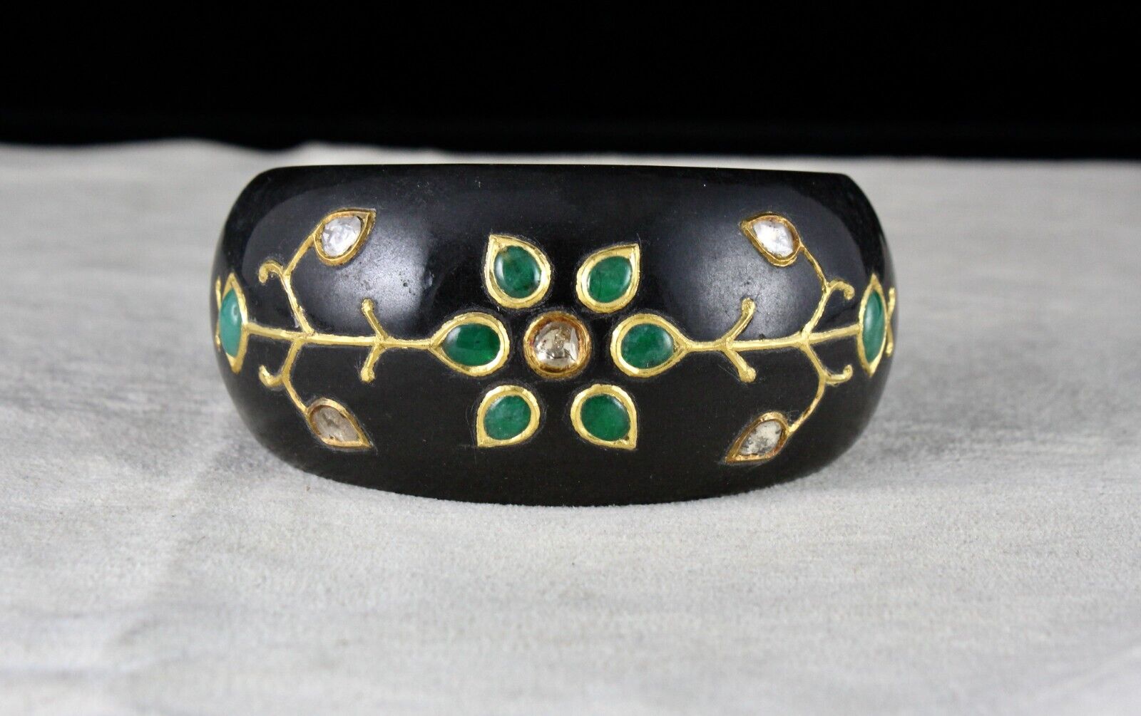 NATURAL BLACK JADE MUGHAL JADAU BRACELET BANGLE WITH EMERALD DIAMOND 22K GOLD