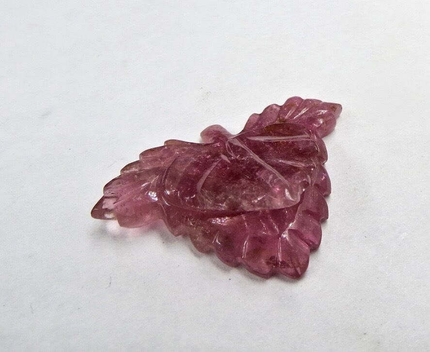 NATURAL PINK TOURMALINE CARVED LEAF 23.35 CARATS GEMSTONE PENDANT BROOCH DESIGN