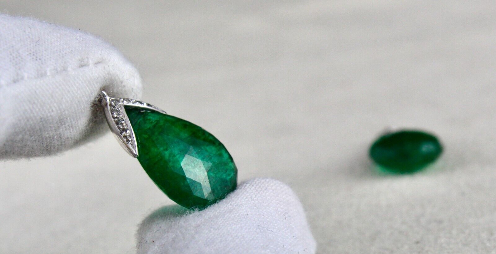 NATURAL EMERALD PAIR TEAR DROP 18.30 CTS HANGING STONE DIAMOND 18K GOLD EARRING