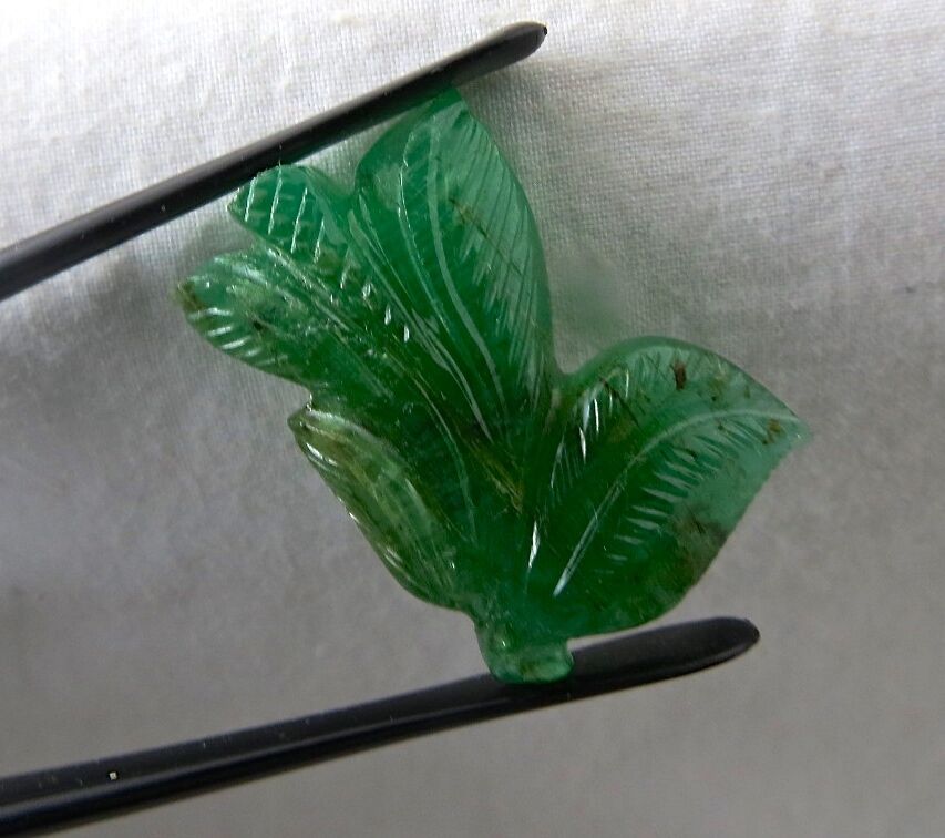 25X20 MM NATURAL ZAMBIAN EMERALD CARVED LEAF 20.94 CARATS GEMSTONE FOR PENDANT