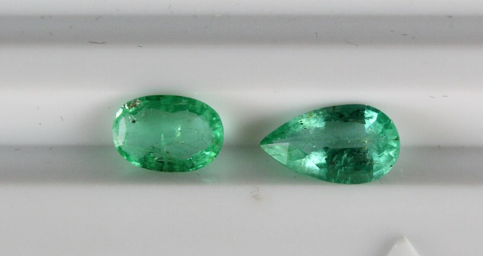 NATURAL COLOMBIAN EMERALD PEAR & OVAL CUT 2 PCS 3.76 CARATS GEMSTONE PENDANT