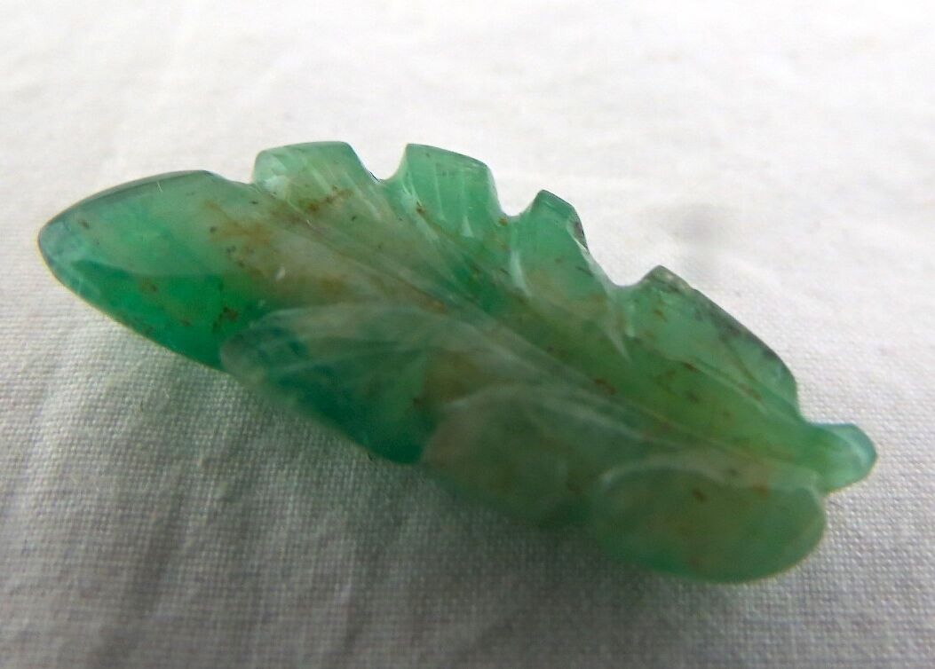 BIG NATURAL EMERALD CARVED LEAF 30MM 17 CARATS GEMSTONE FOR PENDANT