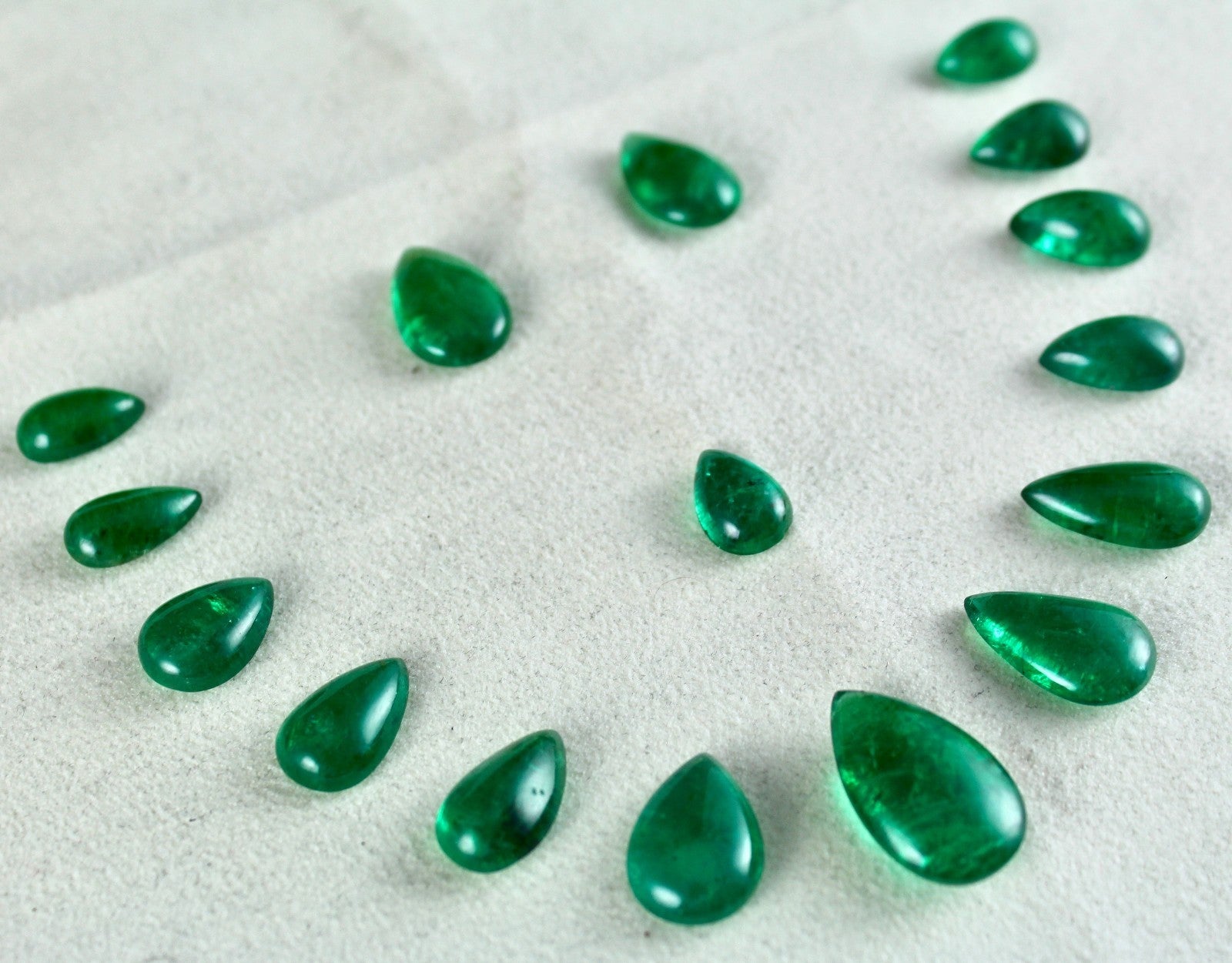 Certified Natural Emerald 110.38 Ct Pear Cabochon 16 Pc Loose Gemstone Necklace
