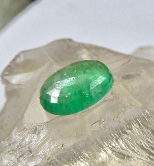 Certified Natural Emerald Oval Cut 2.77ct Gemstone For Ring Pendant Design