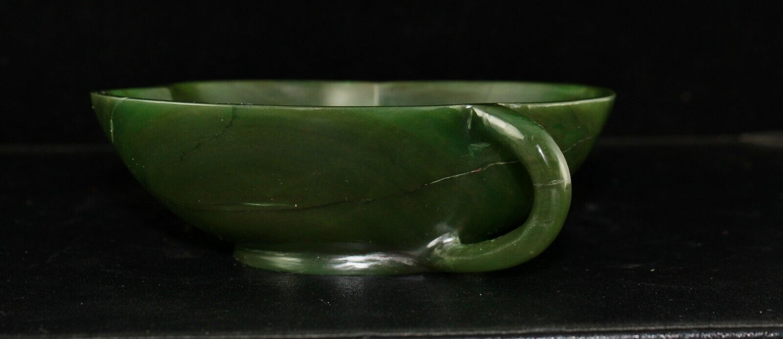 HAND CRAFTED NATURAL GREEN JADE CARVED LEAVES 1360 CTS GEMSTONE BOWL HOME DECOR