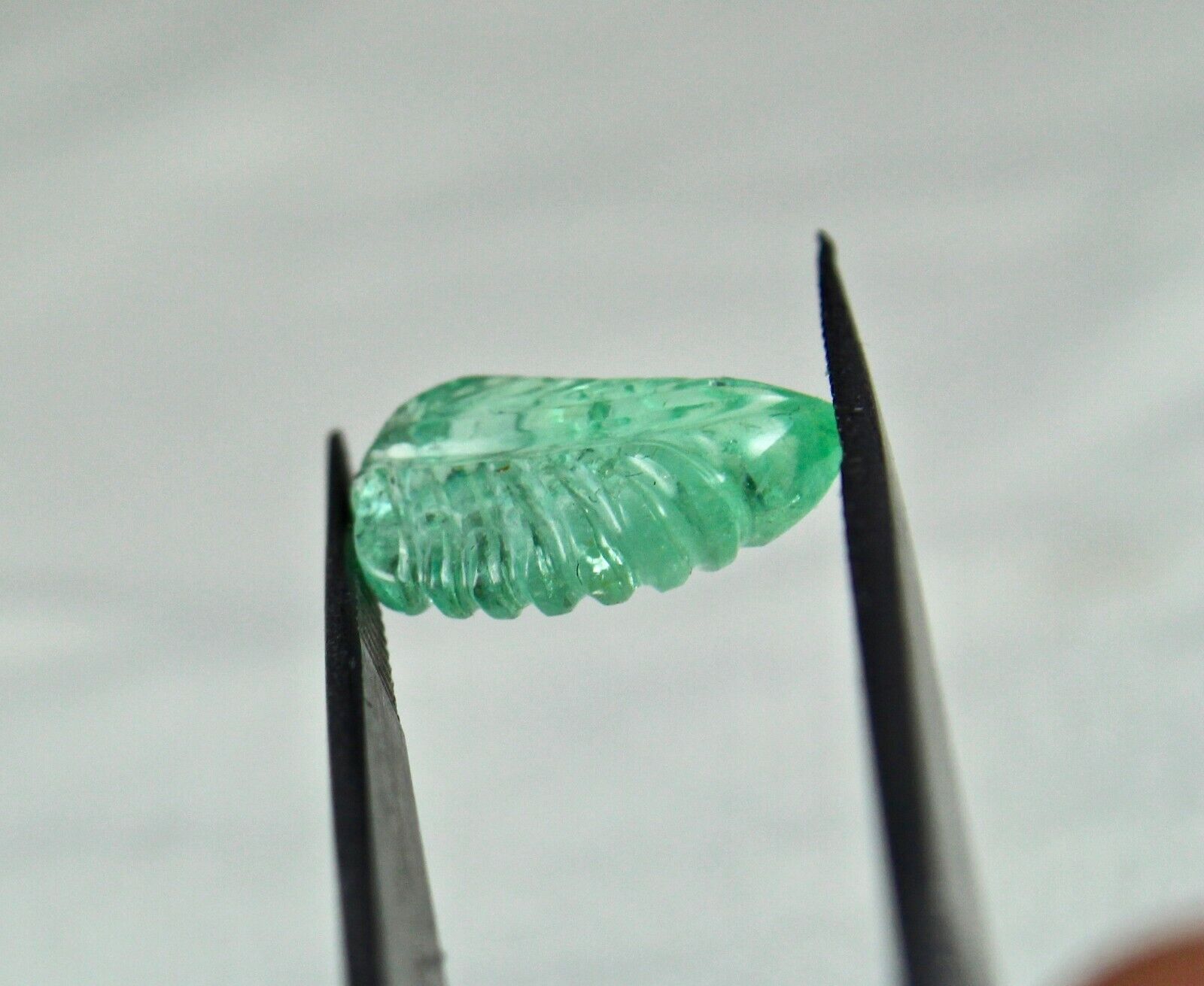 Natural Colombia Emerald Carved Leaf 6.10 Ct Gemstone For Ring Pendant