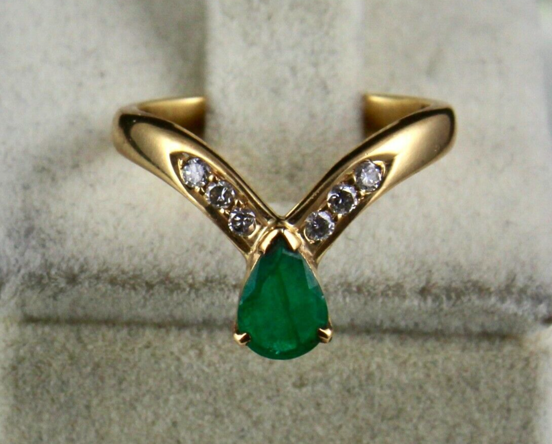 Vintage Natural Emerald Pear Cut Round Diamond 18K Yellow Gold Ladies Ring