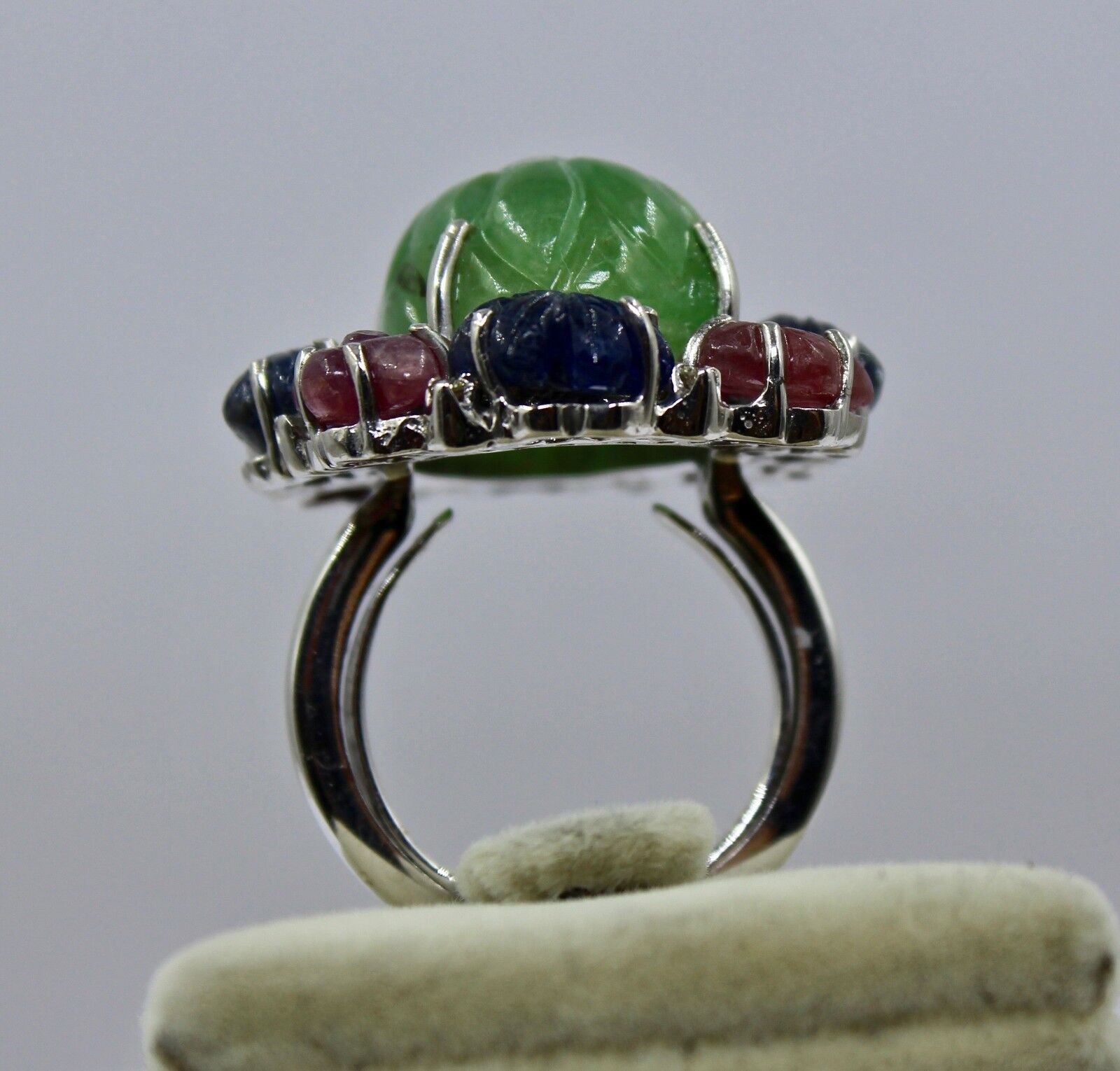 ANTIQUE COLOMBIAN EMERALD RUBY BLUE SAPPHIRE CARVED GEMSTONE DIAMOND SILVER RING