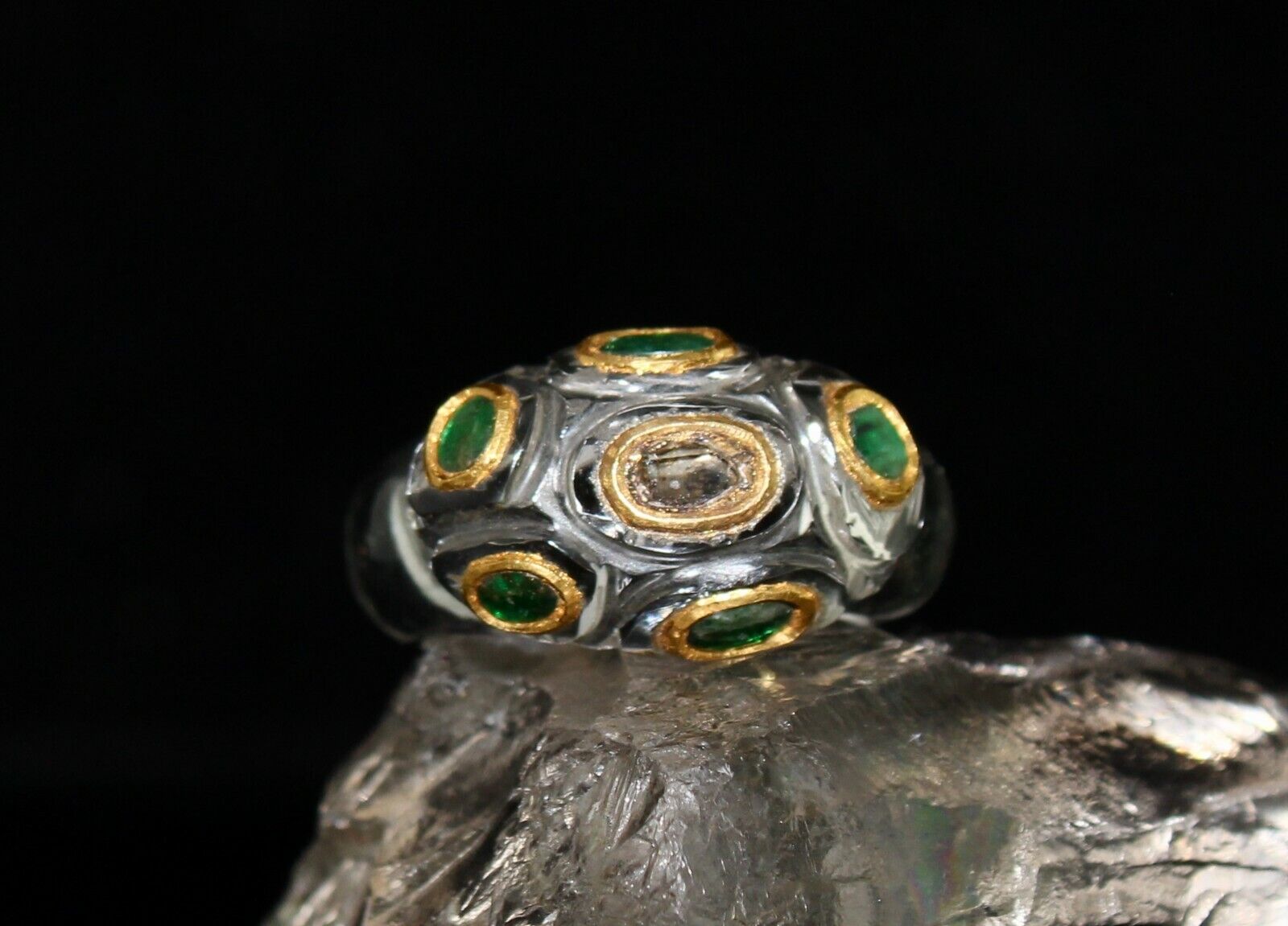 ANTIQUE NATURAL CRYSTAL QUARTZ DIAMOND EMERALD 22K GOLD ETHNIC FASHION RING