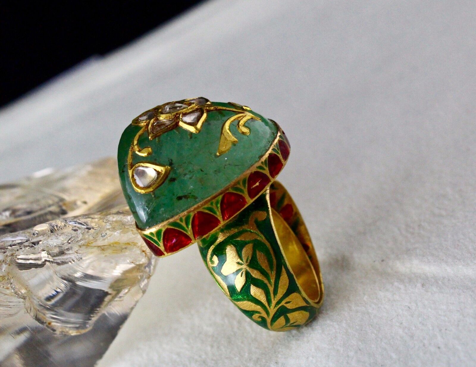 ANTIQUE NATURAL COLOMBIAN EMERALD CABOCHON DIAMOND 22K GOLD JADAU DESIGNER RING 