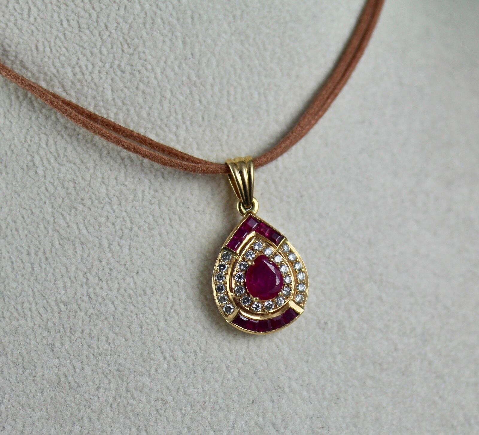 OLD EXCLUSIVE NATURAL HEATED RUBY PEAR CUT DIAMOND PENDANT IN 18K YELLOW GOLD