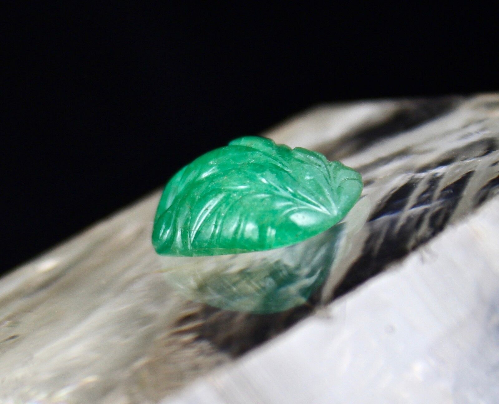 NATURAL ZAMBIAN EMERALD CARVED LEAF 16.64 CARATS GEMSTONE FOR RING OR PENDANT