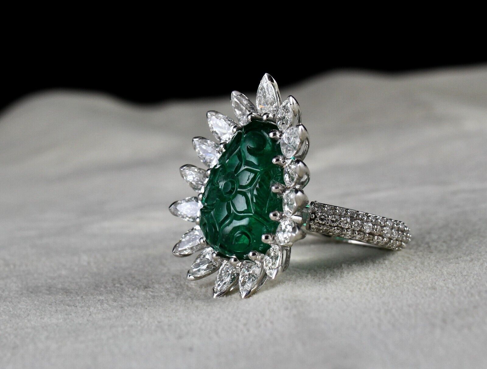 AA+ NATURAL ZAMBIAN EMERALD CARVED PEAR CUT WHITE DIAMOND 18K GOLD COCKTAIL RING