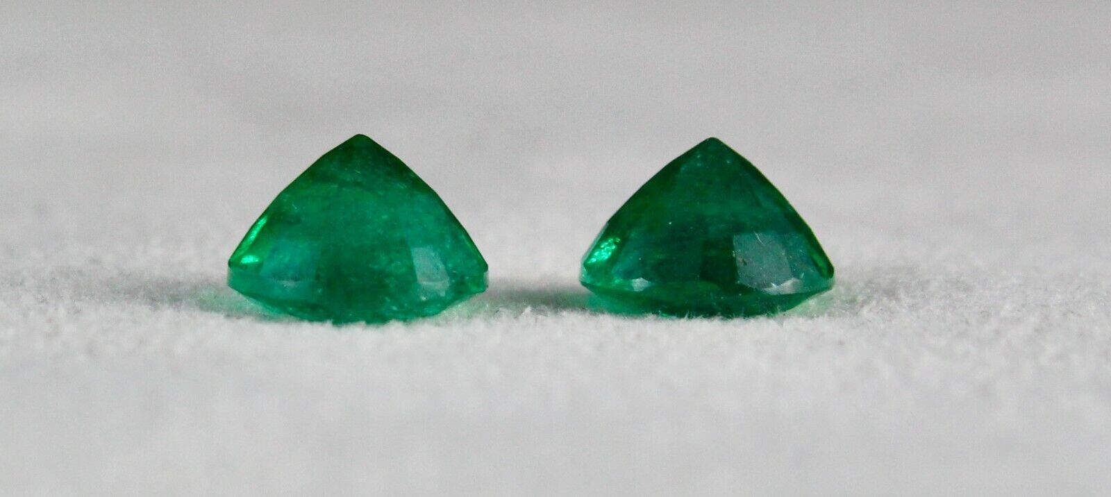 NATURAL ZAMBIAN EMERALD ROUND PAIR 2 PCS 4.41 CARATS LOOSE GEMSTONE FOR EARRING