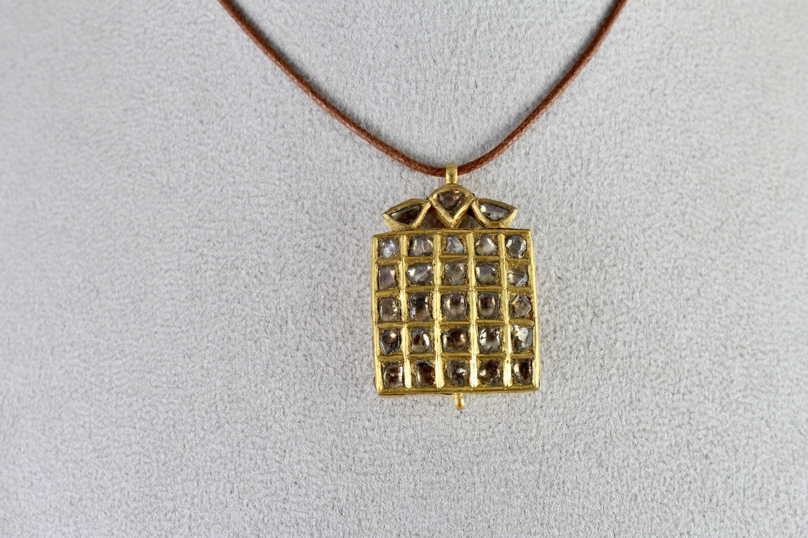 Certified Old Museum Jadau Natural Flat Diamond 10ct 22k Gold Carved Pendant