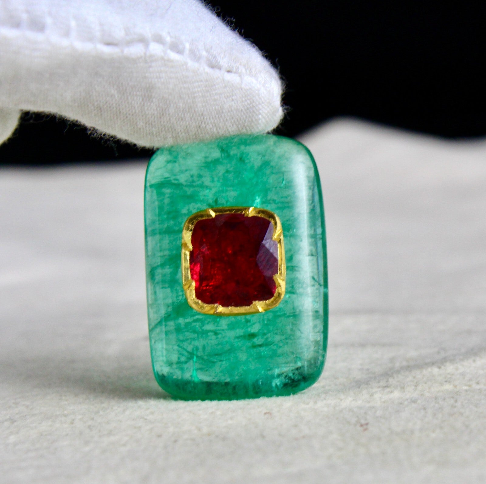 Certified Emerald 47.61 Ct Cabochon Red Spinel 18k Gold Gemstone Ring