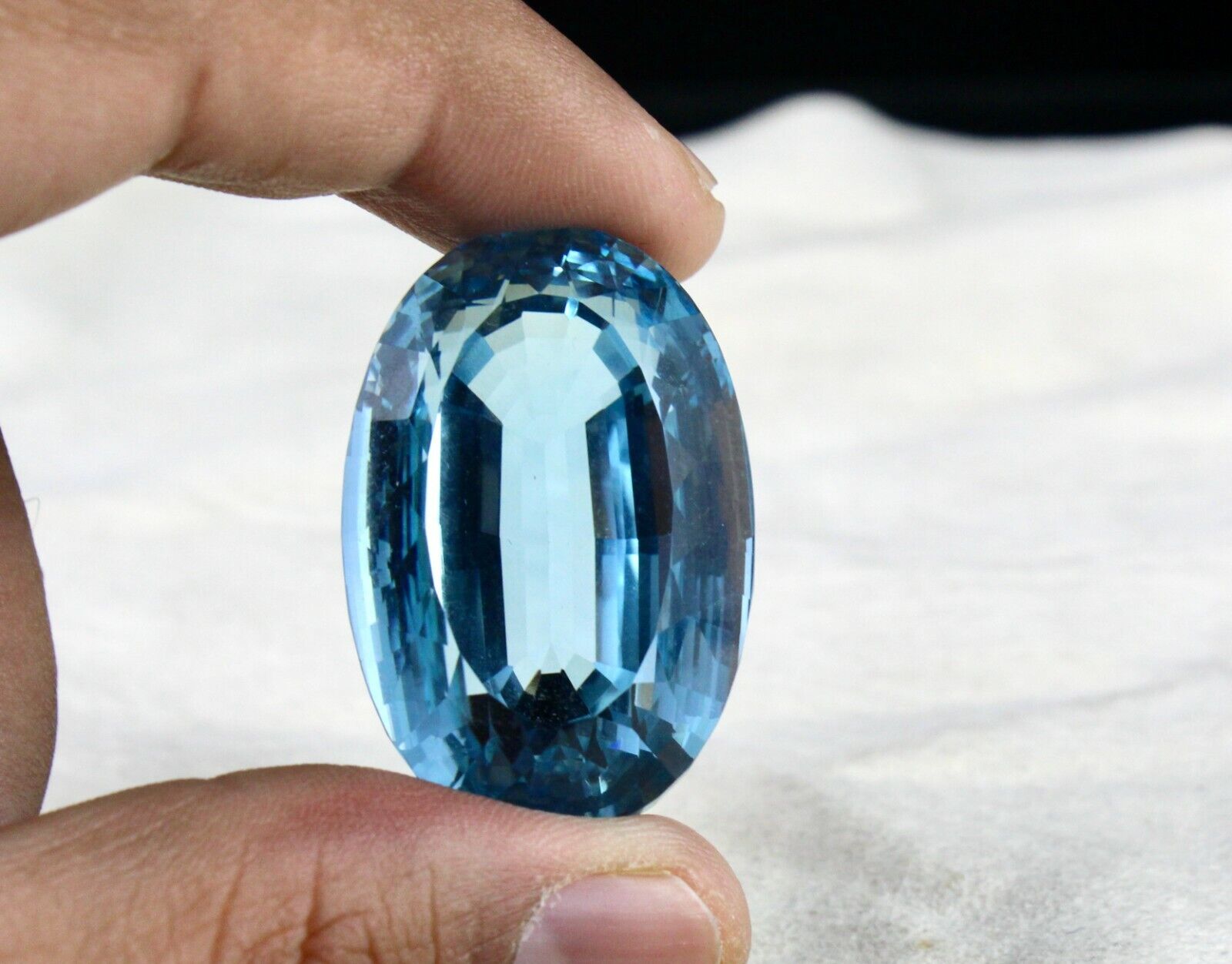 FLAWLESS 39x26 MM BLUE TOPAZ OVAL CUT 225 CARATS SEMI PRECIOUS GEMSTONE PENDANT