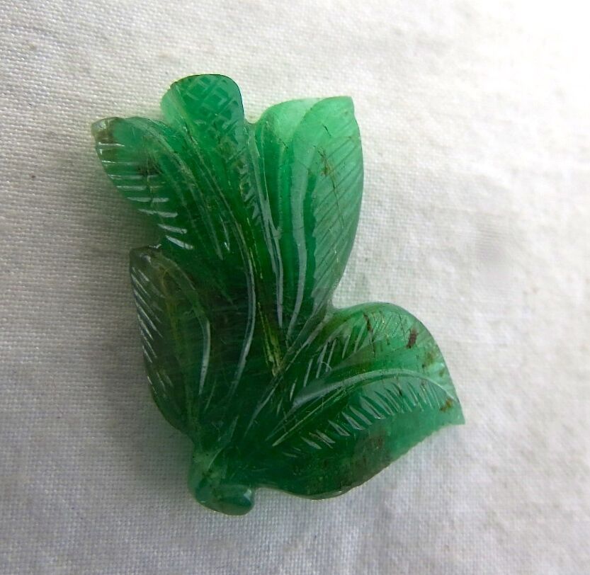 25X20 MM NATURAL ZAMBIAN EMERALD CARVED LEAF 20.94 CARATS GEMSTONE FOR PENDANT