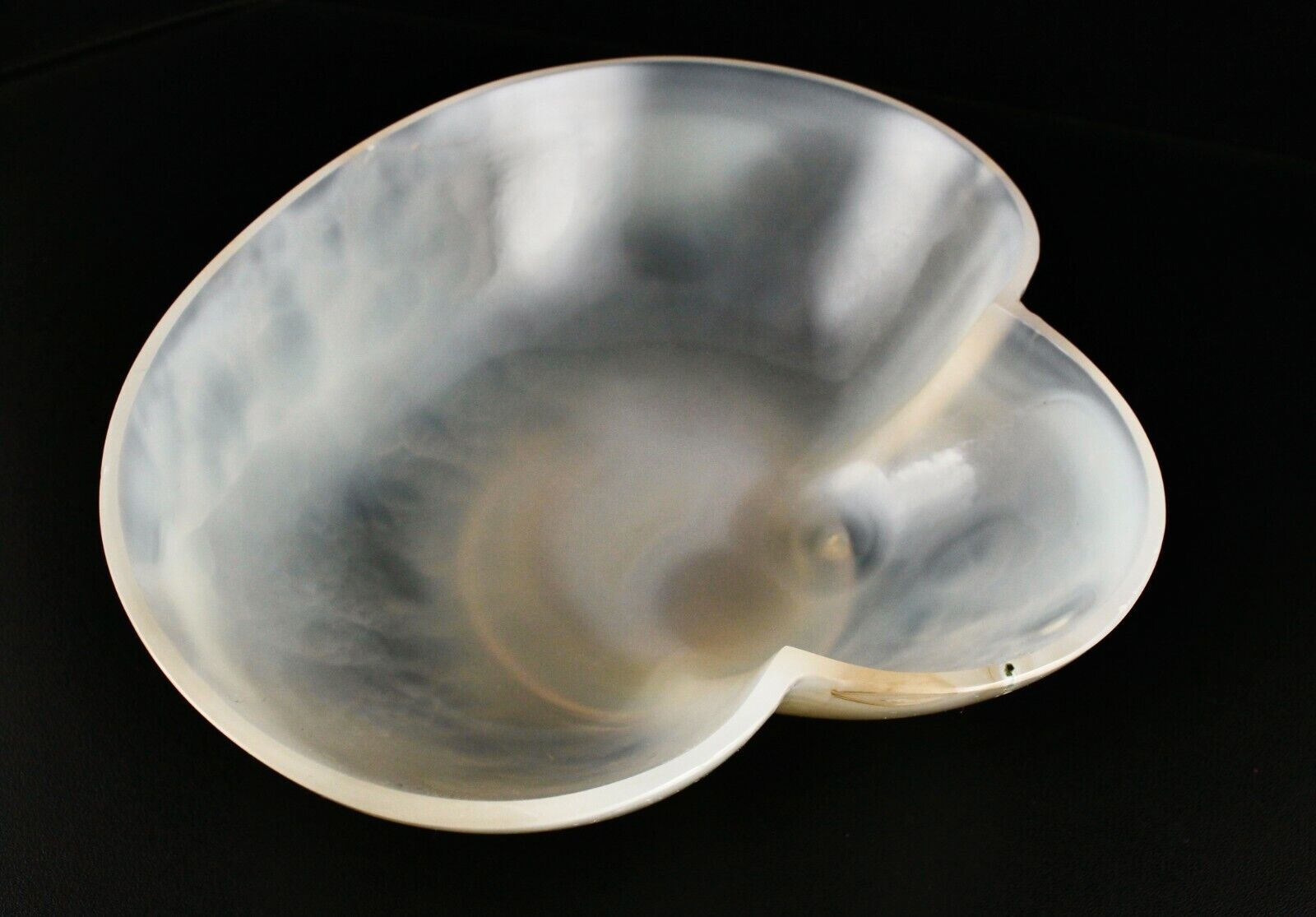 FINE CRAFTED NATURAL CHALCEDONY 1600 CARATS CARVED DESIGNER BOWL FOR HOME DECOR