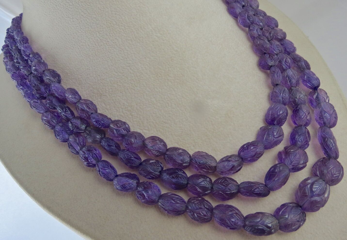 NATURAL AMETHYST BEADS CARVED CABOCHON 3 LINE 564 CARATS GEMSTONE NECKLACE 