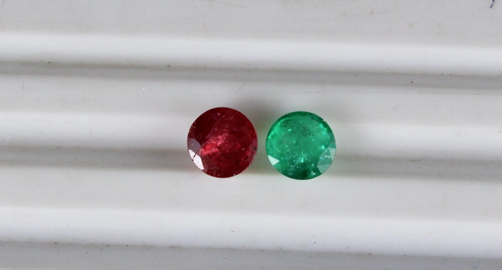 Natural Emerald Ruby Round Cut 2 Pcs 4.88 Ct Gemstone Designing Ring Pendant