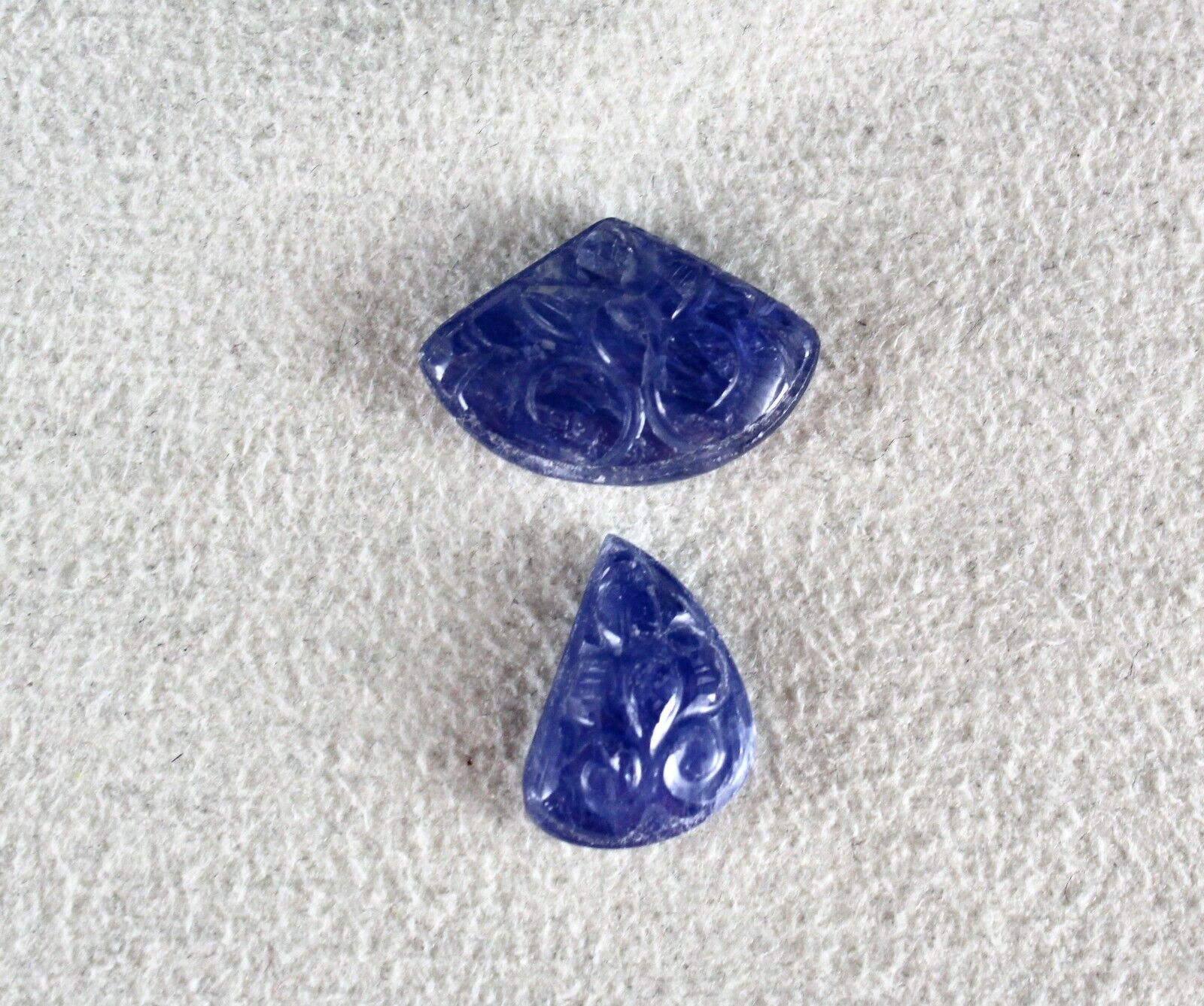 NATURAL UNHEATED BLUE SAPPHIRE CARVED 16.50 CARATS GEMSTONE PENDANT DESIGNING