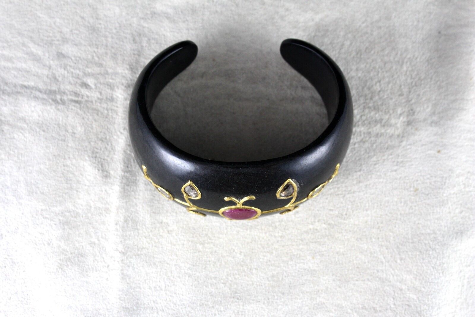 NATURAL BLACK JADE MUGHAL JADAU BRACELET BANGLE STUDDED IN RUBY DIAMOND 22K GOLD