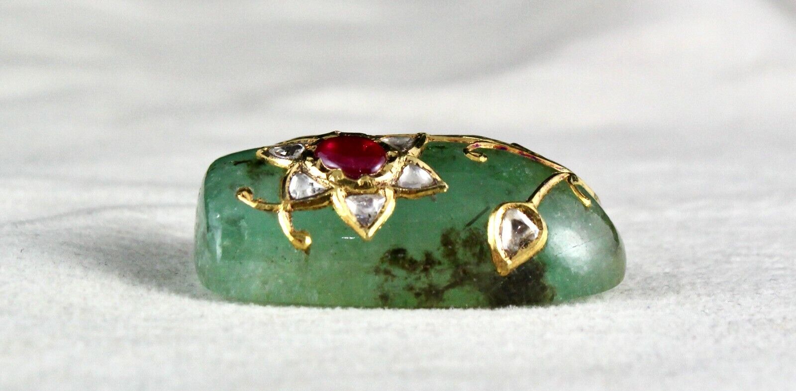 Mughal Natural Emerald Cabochon Gemstone Ruby Diamond 22k Gold Pendant Design