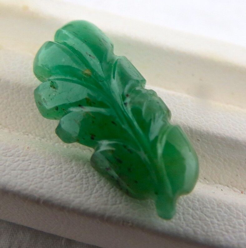 BIG NATURAL EMERALD CARVED LEAF 30MM 17 CARATS GEMSTONE FOR PENDANT