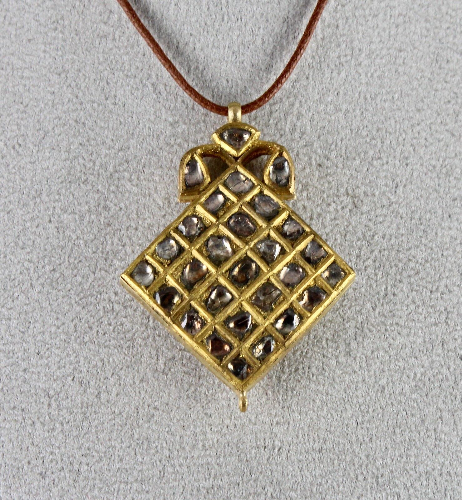 OLD MUESEM FINE JADAU NATURAL FLAT DIAMOND STUDDED 22K GOLD CARVED PENDANT