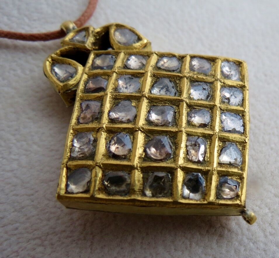 OLD MUESEM FINE JADAU NATURAL FLAT DIAMOND STUDDED 22K GOLD CARVED PENDANT