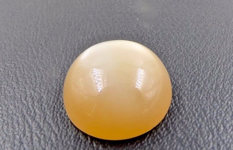 Natural Moonstone 17.61 Ct Round Cabochon Gemstone For Ring Pendant