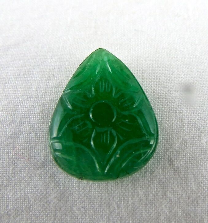 Natural Zambia Emerald Pear Carved 7.45 Ct Loose Gemstone For Ring Pendant