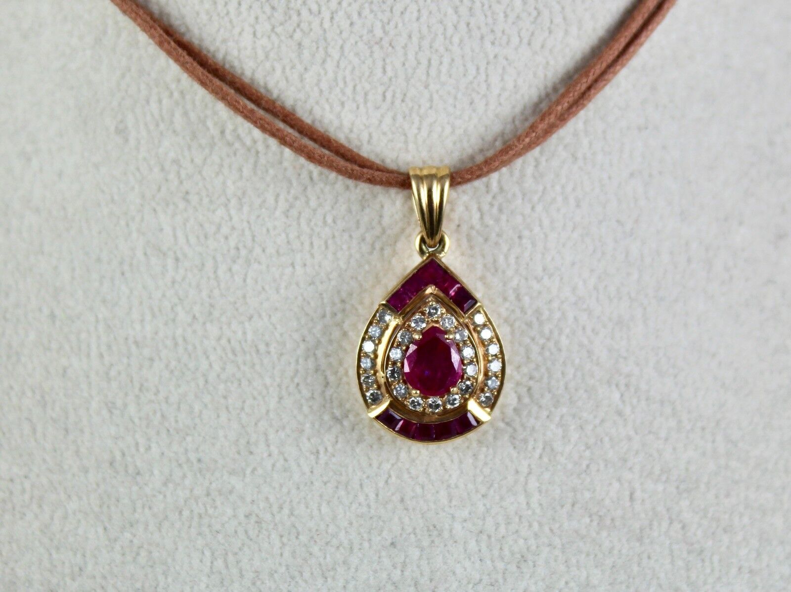 OLD EXCLUSIVE NATURAL HEATED RUBY PEAR CUT DIAMOND PENDANT IN 18K YELLOW GOLD