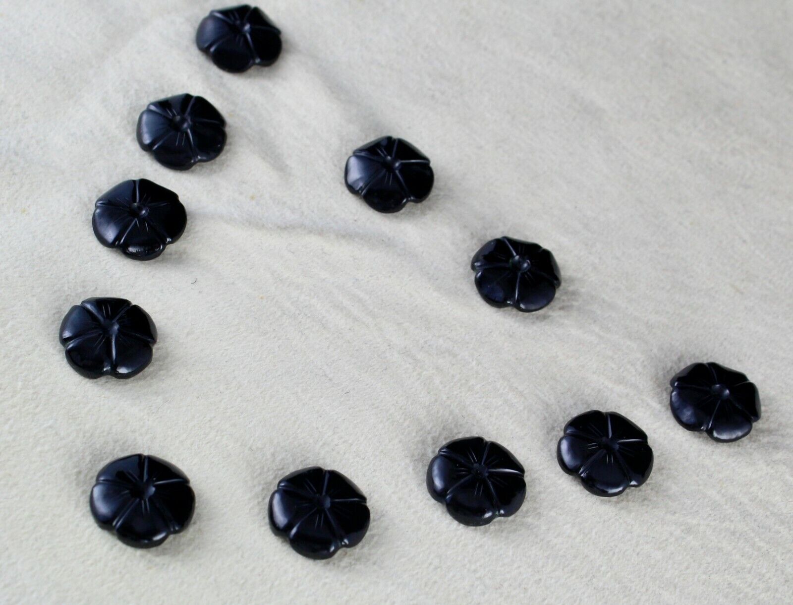 NATURAL BLACK ONYX CARVED FLOWER 15 PCS 63 CTS GEMSTONE RING PENDANT EARRING SET