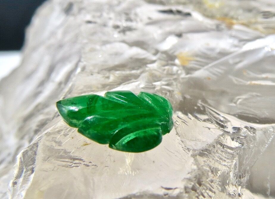 11X8 MM NATURAL ZAMBIAN EMERALD CARVED LEAF 1.67 CARATS GEMSTONE FOR DESIGNING 