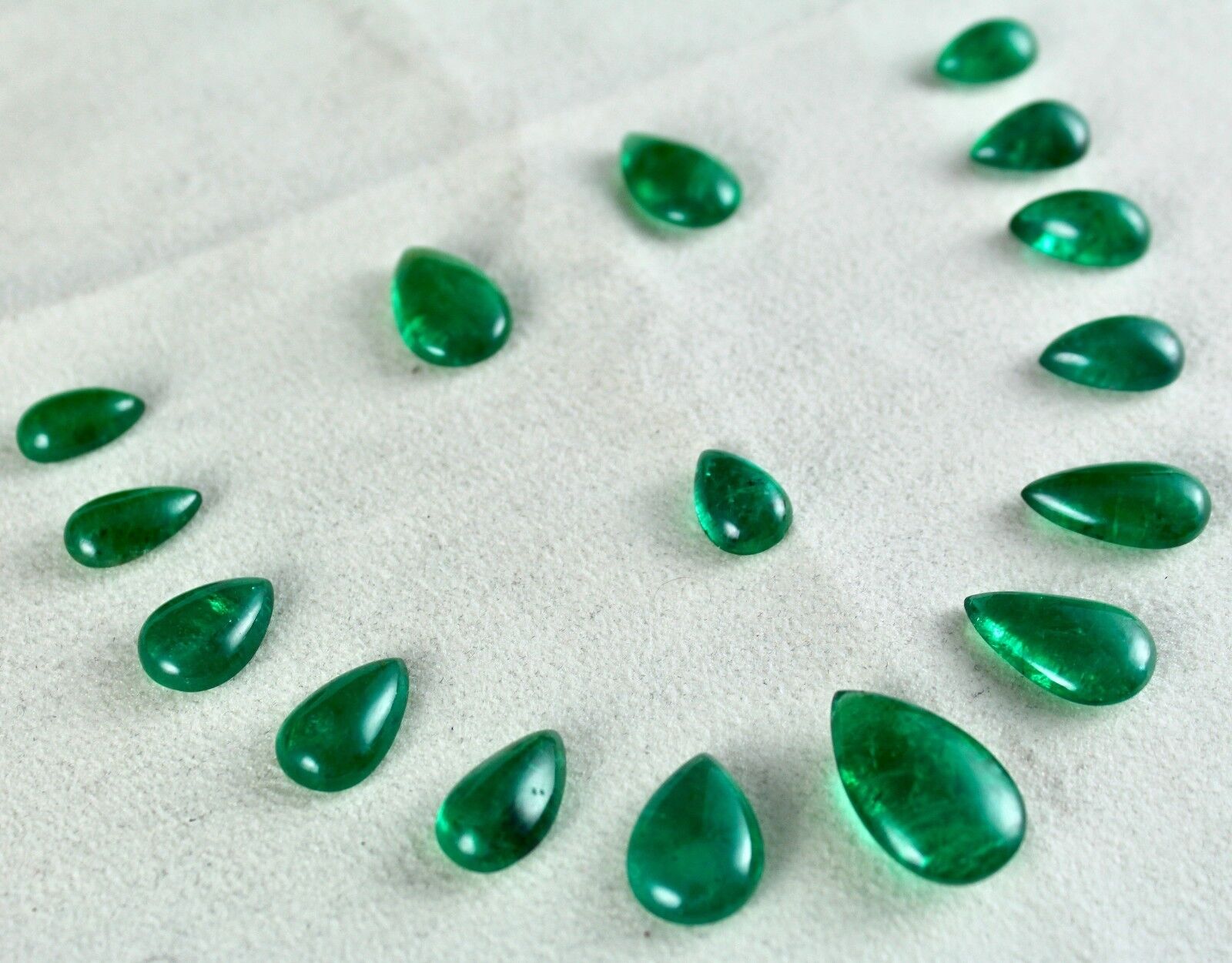 FINE NATURAL ZAMBIA EMERALD PEAR CABOCHON 16 PCS 110.38 CARATS GEMSTONE FOR SET