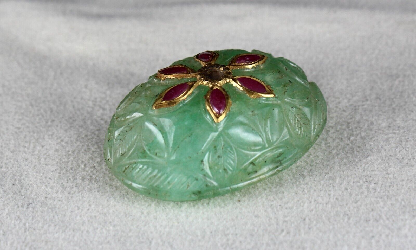 MUGHAL BEST EMERALD QUARTZ CARVED GEMSTONE STUDDED RUBY 22K GOLD PENDANT DESIGN