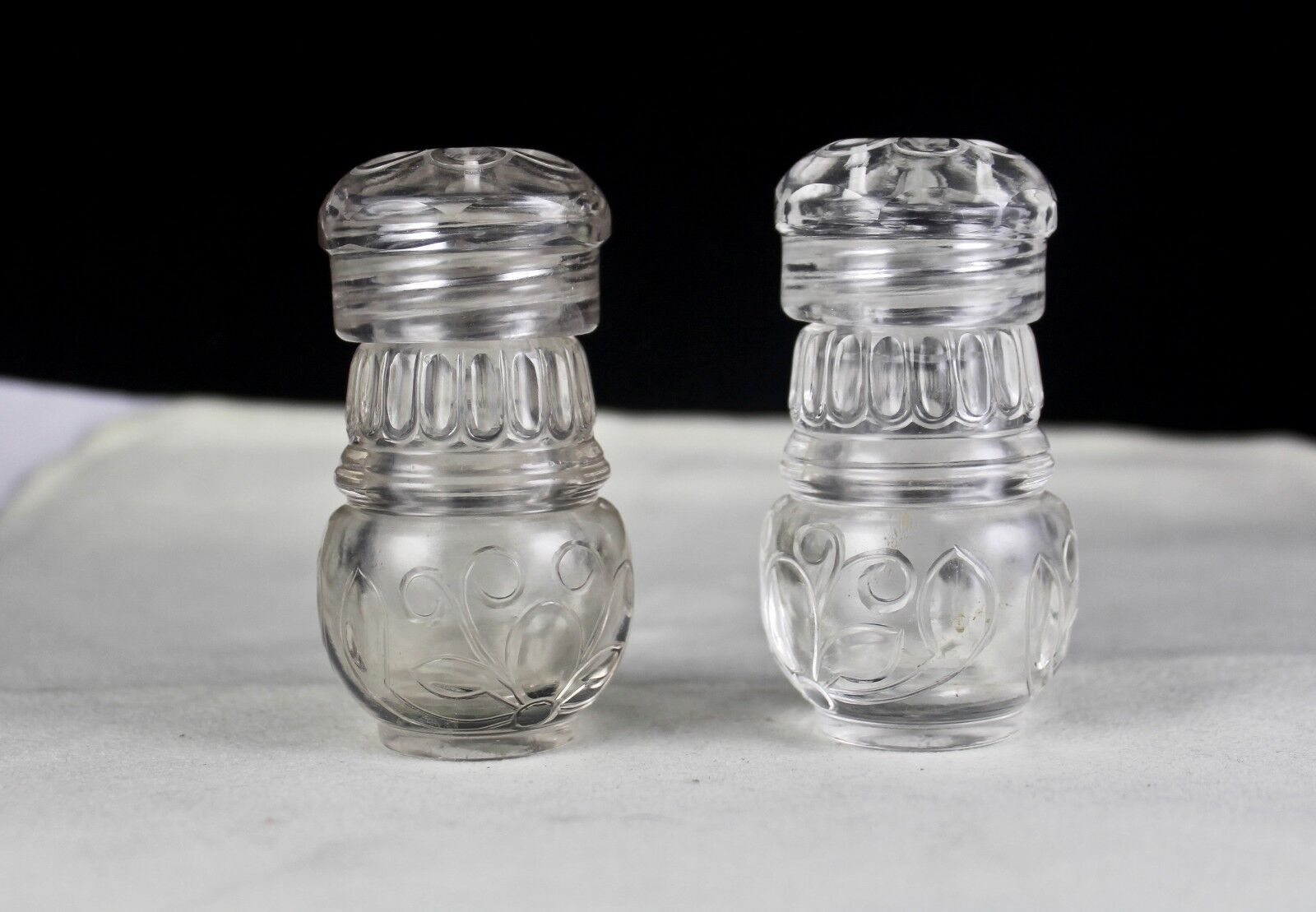 HAND CARVED NATURAL ROCK CRYSTAL QUARTZ SALT PEPPER 1350 CARATS GEMSTONE BOTTLE