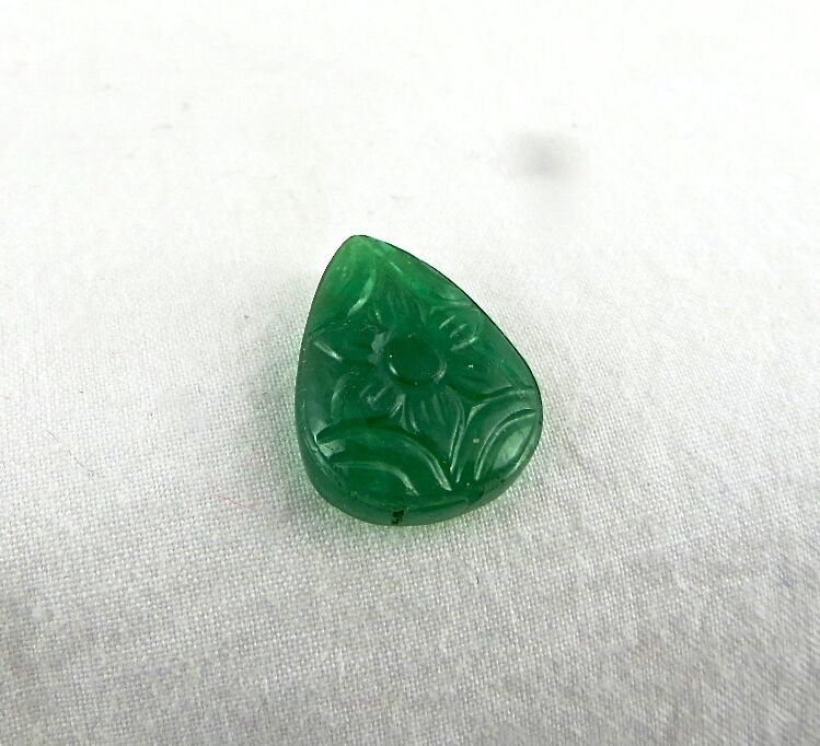 Natural Zambia Emerald Pear Carved 7.45 Ct Loose Gemstone For Ring Pendant