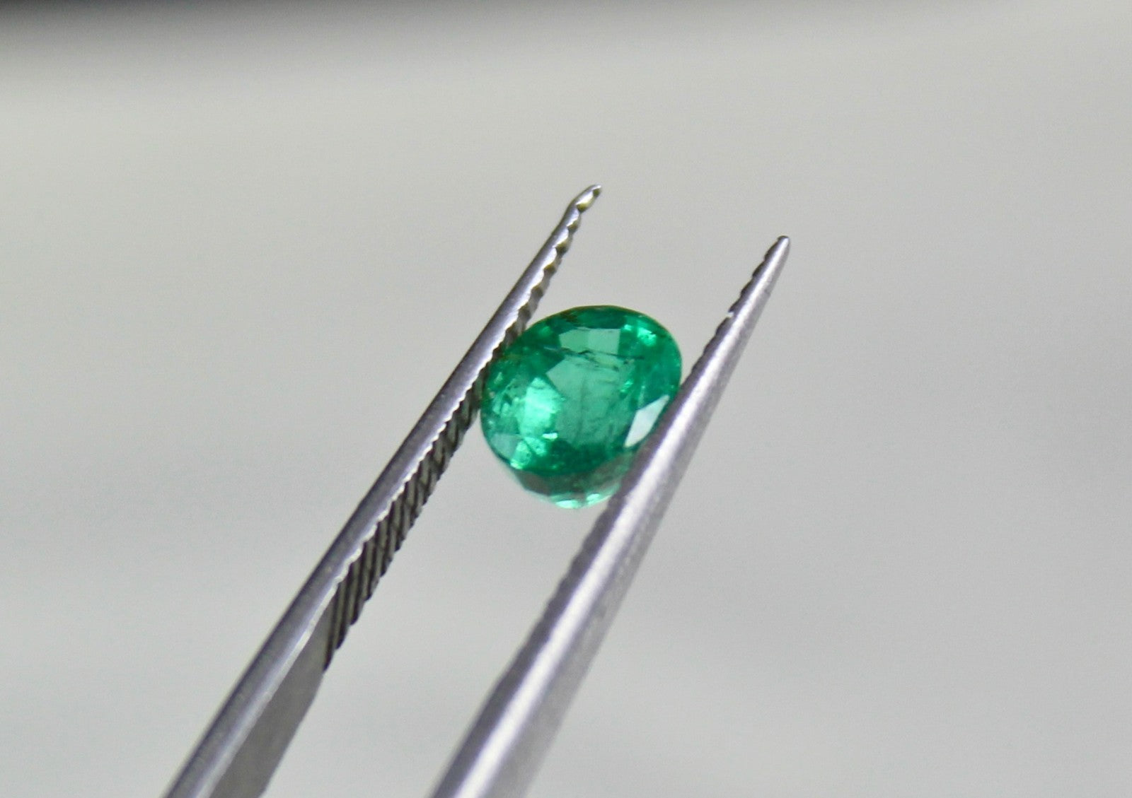 Certified Natural Emerald Oval 1.37 Ct Green Loose Gemstone For Ring Pendant