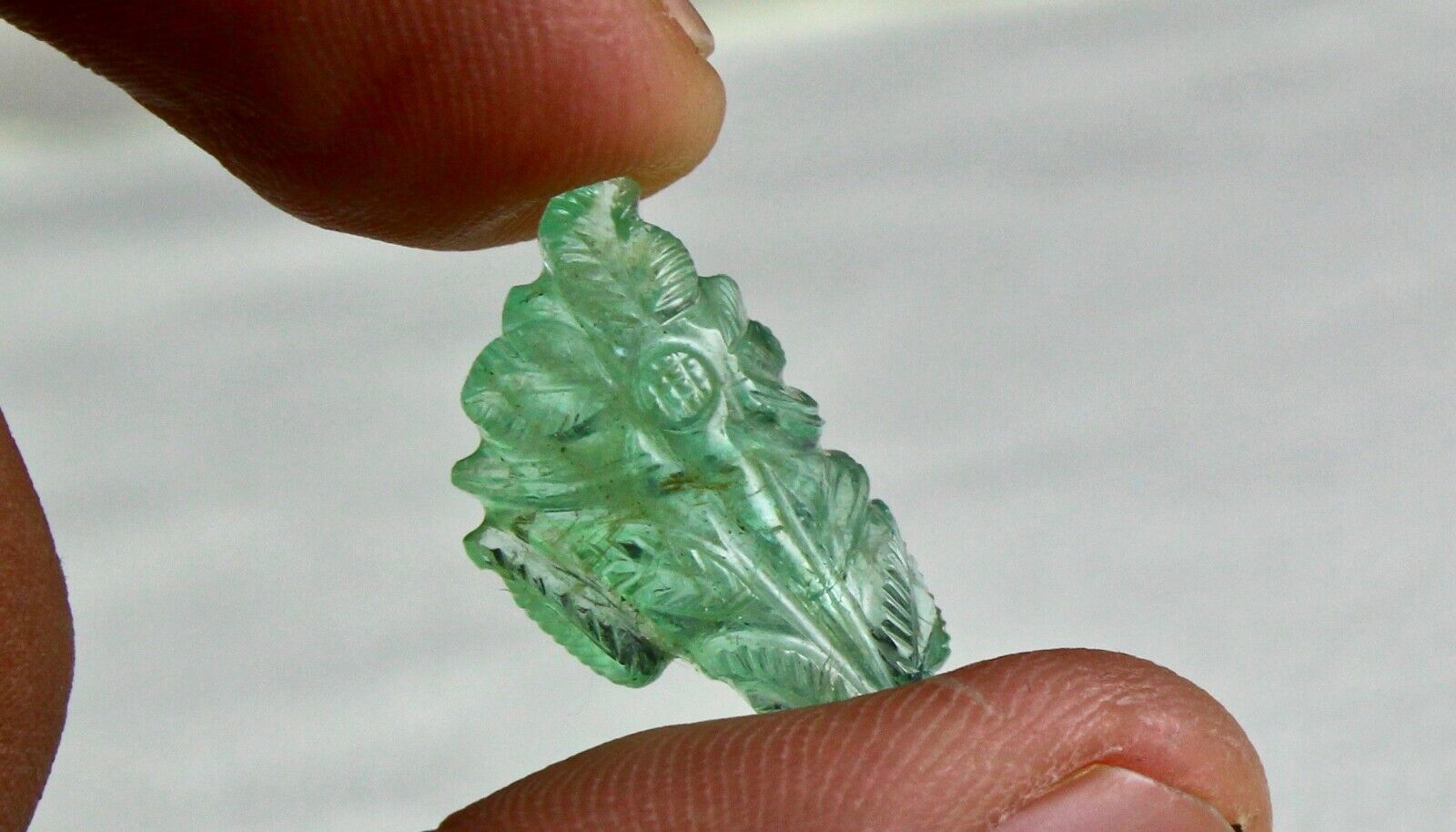 Natural Colombia Emerald Carved Leaf 9.72 Ct Loose Gemstone For Ring Pendant