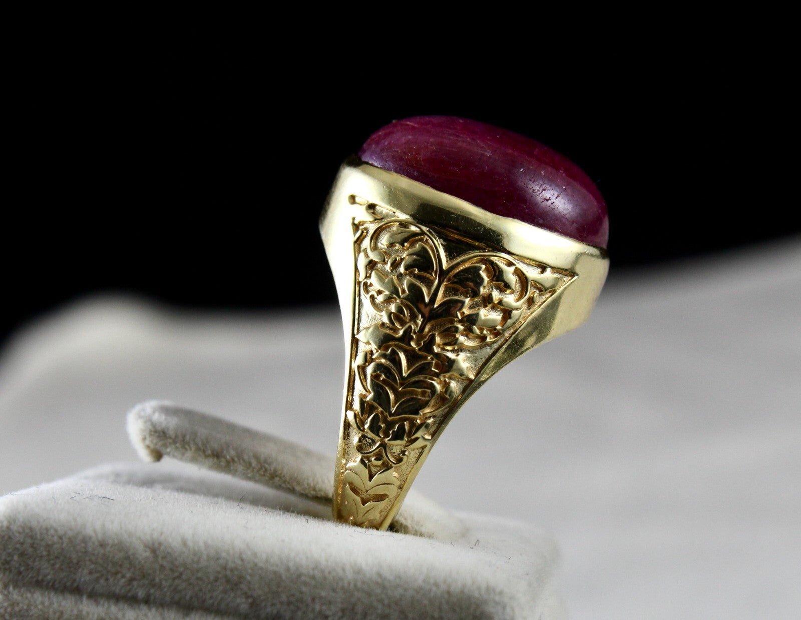 Big Red Natural Ruby 77.3ct Cabochon Engraved 925 Silver Gold Plated Ring