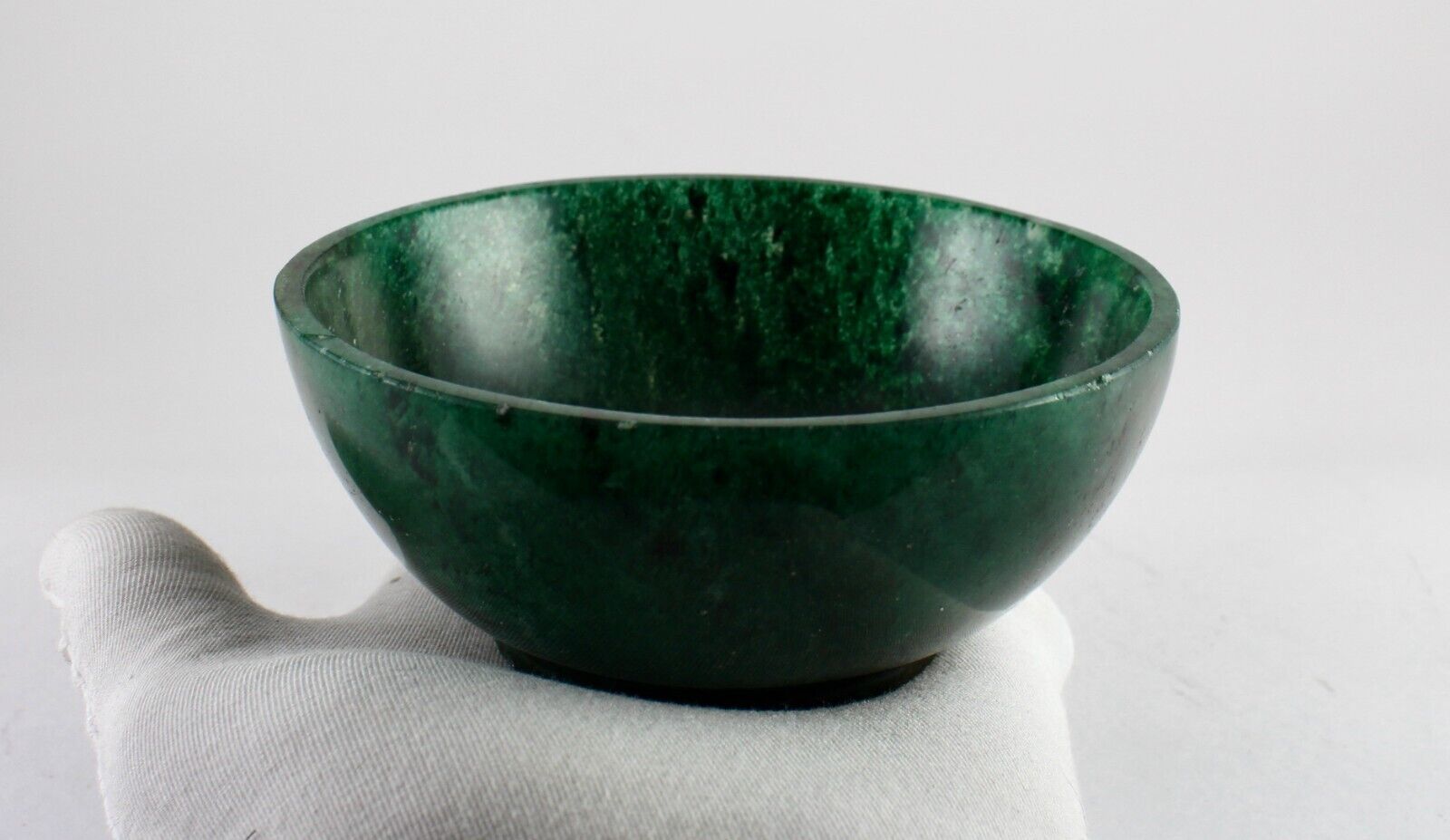 NATURAL GREEN QUARTZ 4 INCH 1325 CARATS CARVED ROUND BOWL FOR HOME DECOR