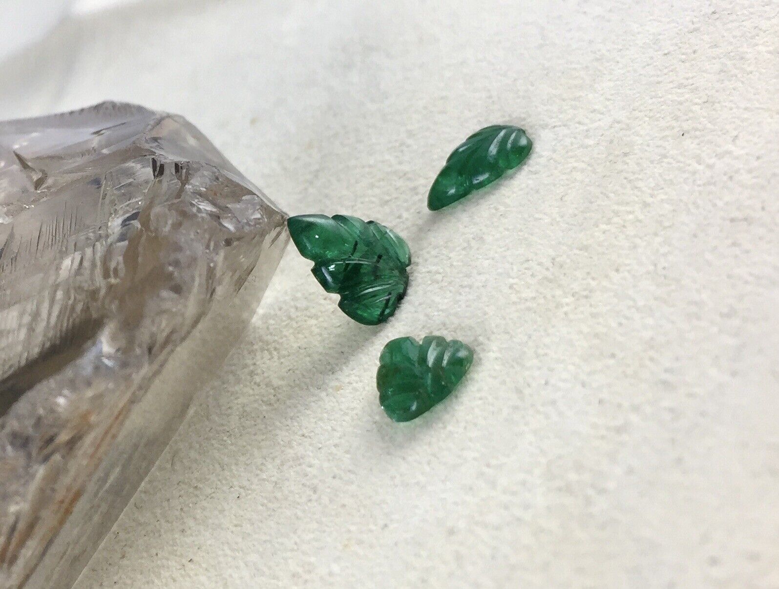 NATURAL EMERALD CARVED LEAF 3 PCS  4 CTS GEMSTONE PENDANT EARRING DESIGNING