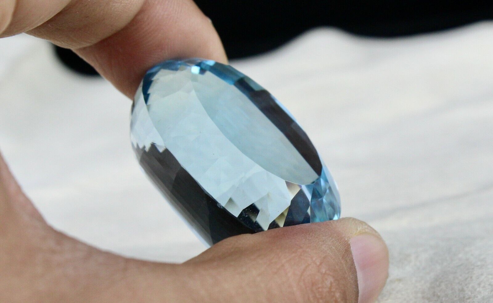 FLAWLESS 39x26 MM BLUE TOPAZ OVAL CUT 225 CARATS SEMI PRECIOUS GEMSTONE PENDANT