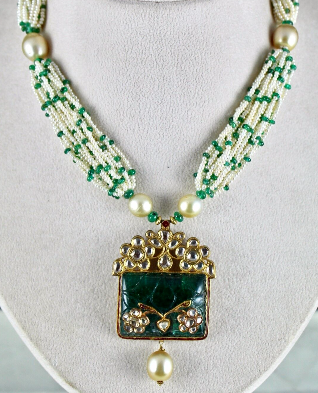 NATURAL EMERALD CARVED DIAMOND JADAU 18K GOLD PENDANT NECKLACE WITH PEARL