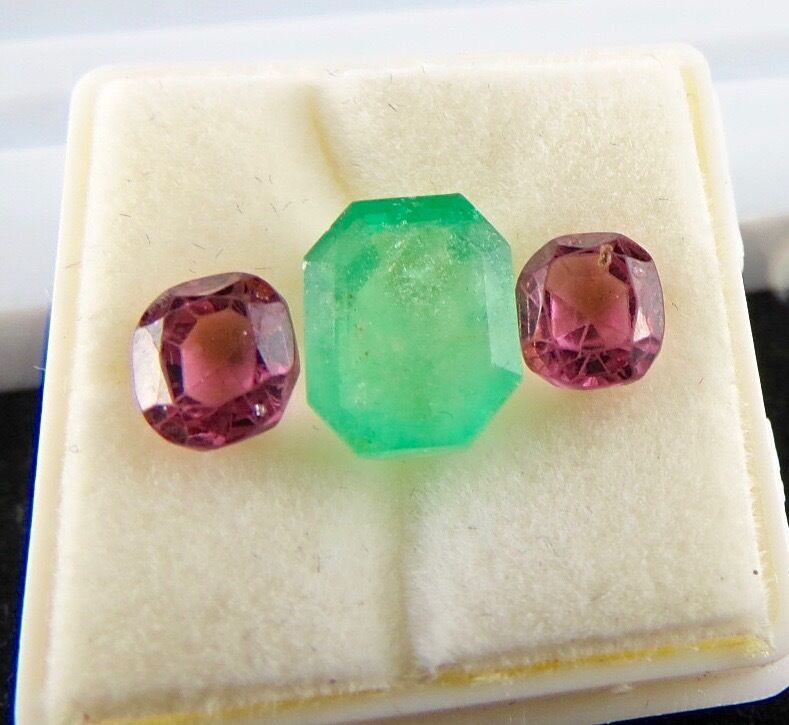 Natural Old Red Spinel Colombian Emerald Cushion Cut 6.30 Ct 3 Stone Ring Design